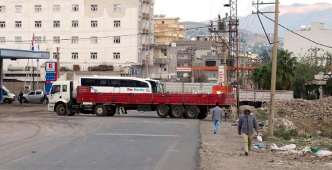 PKK'lı teröristler Habur Sınır Kapısı yolunu kesti