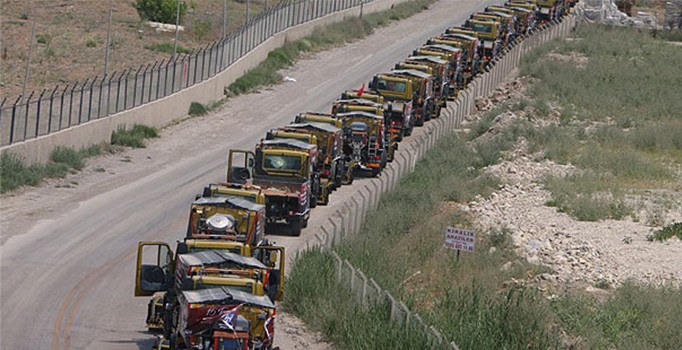 15 Temmuz nedeniyle Ankara'da 400 taksavar kamyon konvoy yaptı