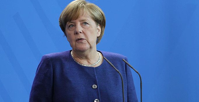 Son dakika! Merkel'den Türkiye açıklaması: Silah satışı tamamen durmamalı