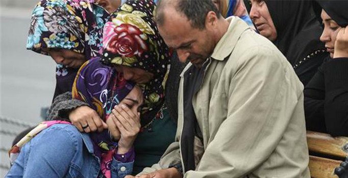 Arnavutköy sahilde cumartesi günü kaybolan Furkan'dan hala haber alınamadı