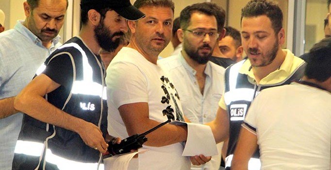 Suç örgütü lideri babası için özel uçakla gelince yakalandı
