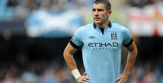 Galatasaray, Kolarov'u getiriyor