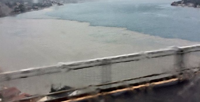 Sağanak sonrası İstanbul Boğazı'nda şaşırtan görüntü