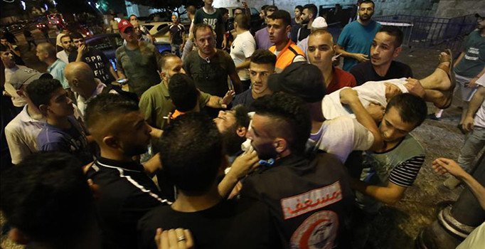 İsrail polisi Mescid-i Aksa hatibi Şeyh Sabri'yi yaraladı