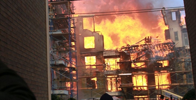 Fransa'da sığınmacılara molotoflu saldırı