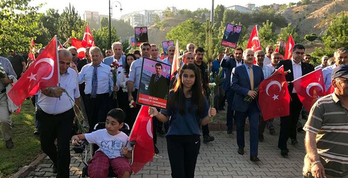 Tunceli'de 'teröre lanet yürüyüşü' düzenlendi
