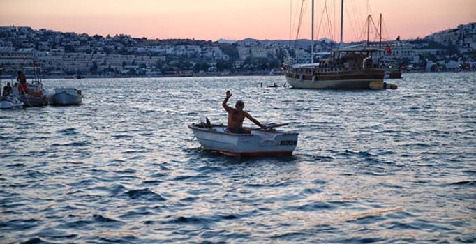 Depremde öldü sanılan balıkçı konuştu: Deniz daha güvenli diye açıldım