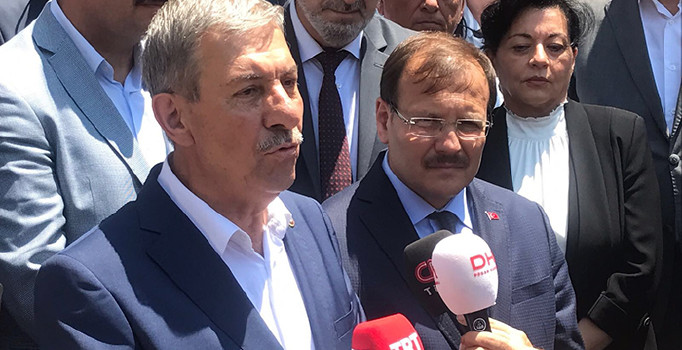 Bakan Demircan'dan darp edilen hekimlere telefon