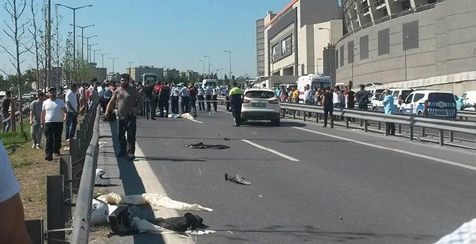 Son dakika! Bayrampaşa'da ekip otosu kaza yaptı 2 polis şehit