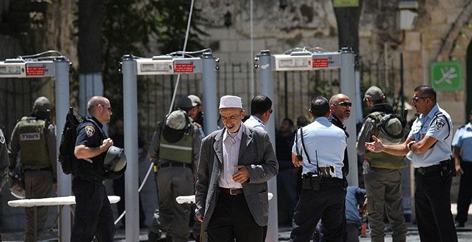 İsrail basını: Mescid-i Aksa'da metal dedektörler kaldırılacak