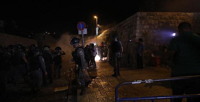İsrail'den Mescid-i Aksa kapısındaki Müslümanlara saldırı