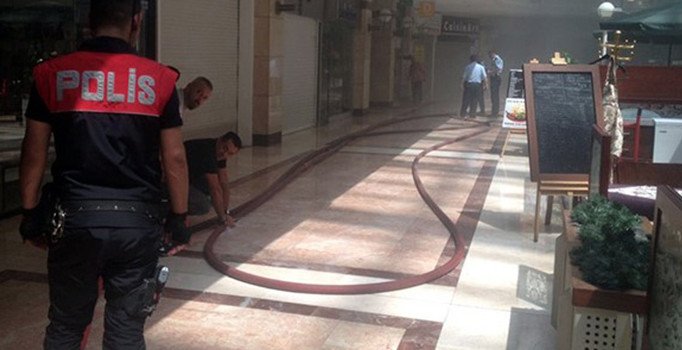 Başkent’te AVM’de yangın paniği