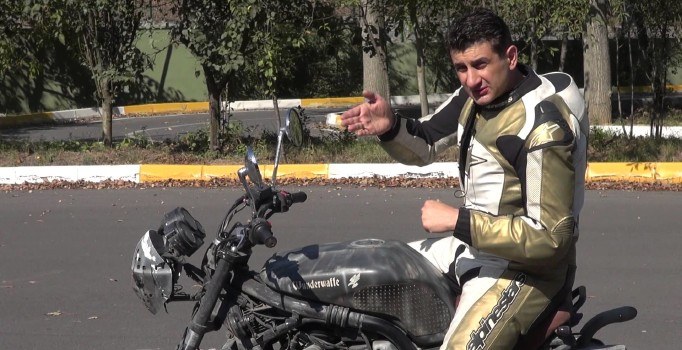 Altın Elbiseli Adam, motosikletiyle kaza yaparak hayatını kaybetti