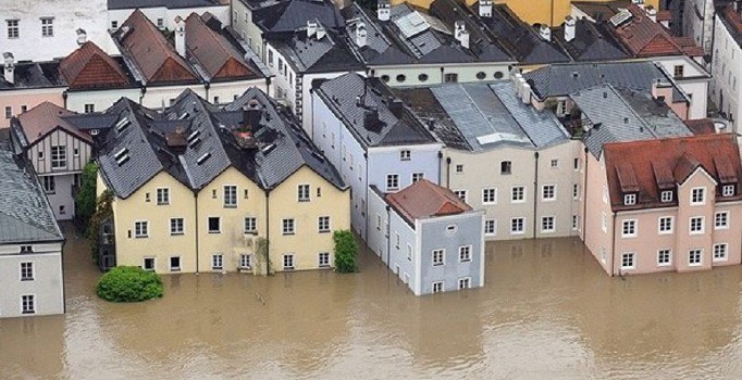 Almanya’da yoğun yağış hayatı olumsuz etkiledi