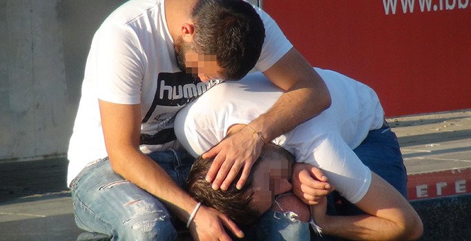 Taksim'de bonzai içen gencin görüntüsü yürek burktu