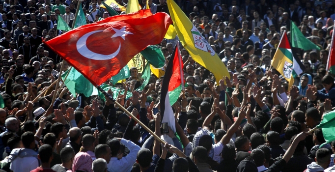 İsrail'in katlettiği hasta yakını toprağa verildi