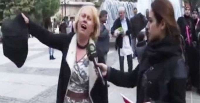 Şiir okurken cinnet getiren Kemalist teyze yönetime el koydu