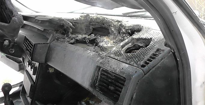 Arabada unutulan telefon bomba gibi patladı