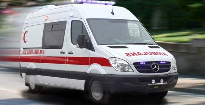 Balıkesir'de otomobil ile otobüs çarpıştı: 1 ölü, 3 yaralı