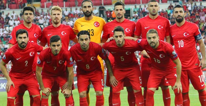 Katar - Türkiye maçının ilk 11'leri belli oldu