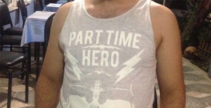 'Part time hero' tişörtü giyen kişi serbest bırakıldı