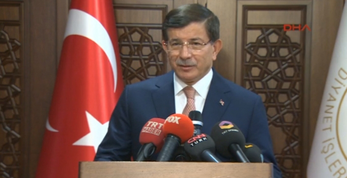 Davutoğlu'ndan başörtülü kadınlara kelepçe açıklaması