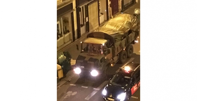 Fransız ordusu Paris sokaklarında