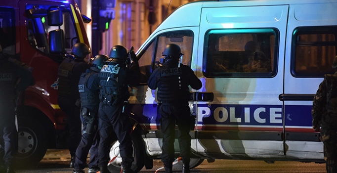 Fransa İçişleri Bakanı Cazeneuve: Terör tehdidi devam ediyor