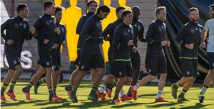 Almanya Milli Futbol Takımı Almanya'ya döndü