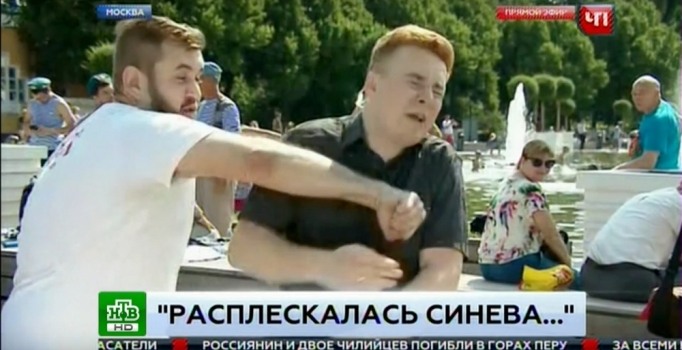 Rusya'da muhabire canlı yayında yumruklu saldırı