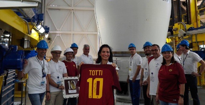 Roma efsanesinin forması uzaya gönderildi