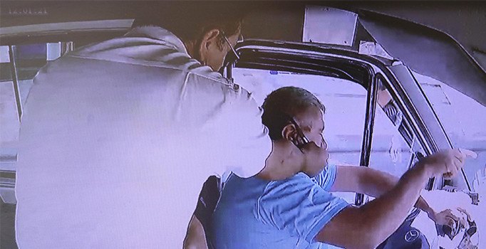 Minibüs şoförüne yolcunun yumruklu saldırısı kamerada | Denizli haberleri