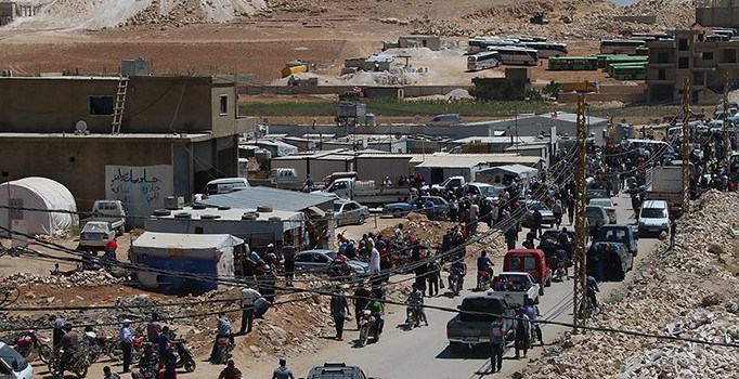 Heyet Tahrir Şam üyeleri ve binlerce mülteci İdlib'e gidiyor