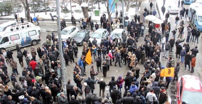 Van'da bir aylık gösteri ve yürüyüş yasağı