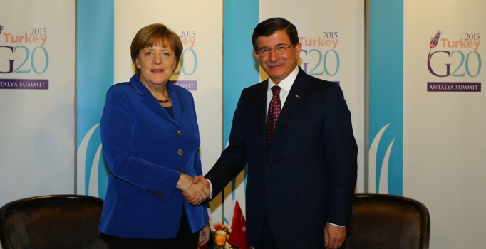 Merkel ve Davutoğlu 'AB üyeliği ve sığınmacı'ları görüştü