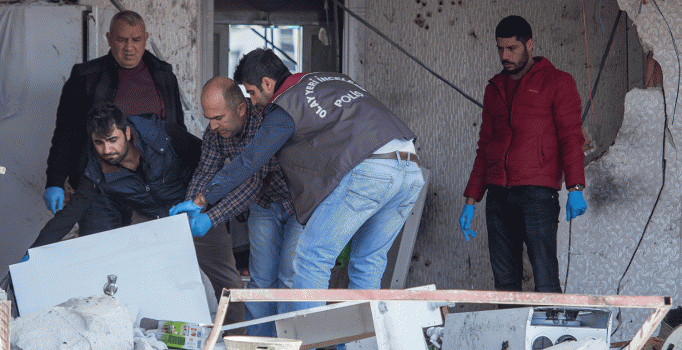 Gaziantep'te IŞİD'in hücre evine yapılan baskınla büyük bir katliam önlendi