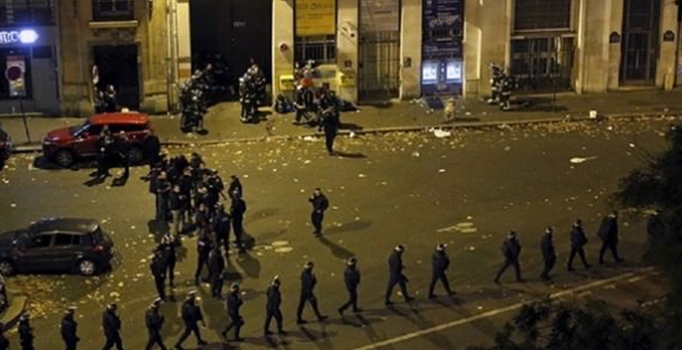 Paris Cumhuriyet Meydanı'nda şüpheli araç alarmı