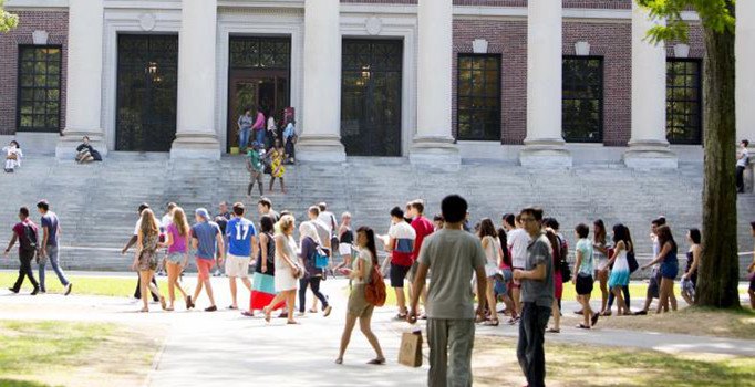 Harvard Üniversitesi'nin tarihinde ilk kez beyaz öğrenciler azınlıkta olacak