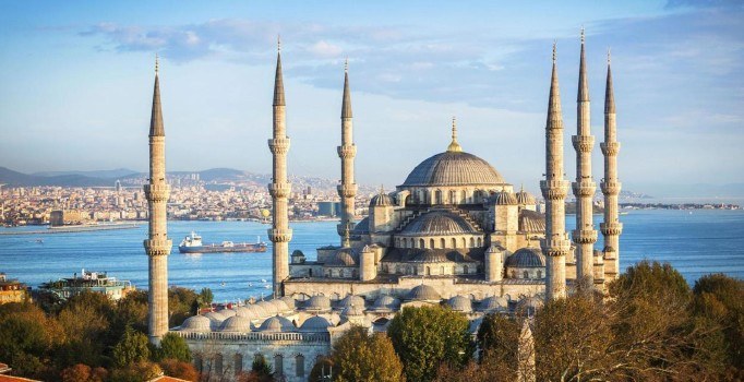 İstanbul'a ilk 6 ayda 4 milyon 385 bin turist geldi