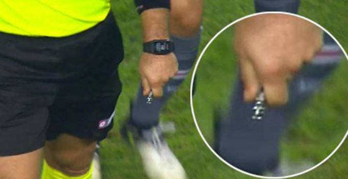 Süper Kupa'da sahaya bıçak atıldı!