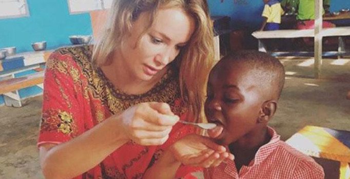 Gamze Özçelik derneğine isim arıyor