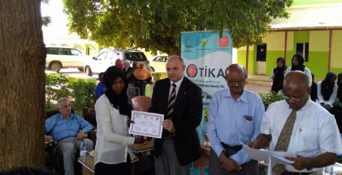 TİKA'dan Sudanlı ebe adaylarına eğitim desteği