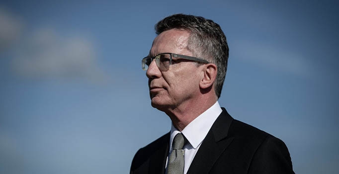 Alman Bakan Maiziere 'tehdit yüksek' dedi Almanya -Hollanda maçı ihbar üzerine iptal oldu