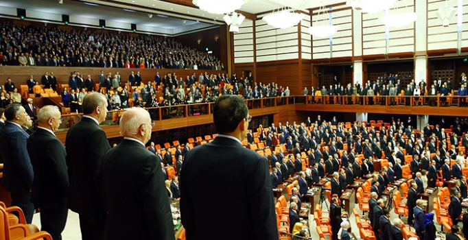 Milletvekilleri yemin etti, yeni dönem başladı