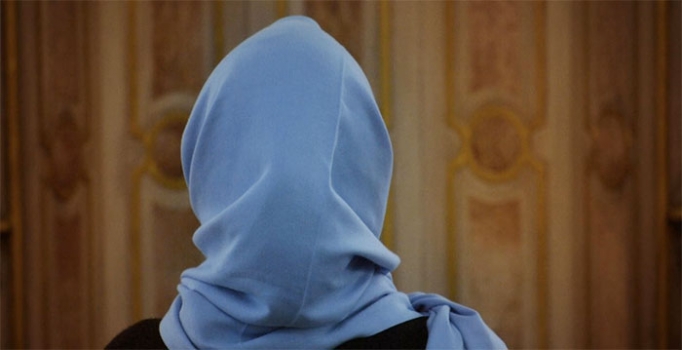 İskoçya'da kadın polislere başörtüsü izni verildi