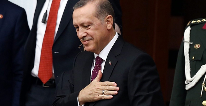 Erdoğan Meclis'e girdiğinde yine ayağa kalkmadılar