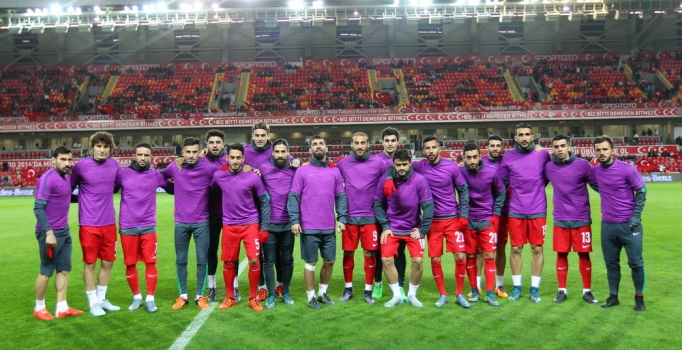 Milli takım'dan Dünya Prematüre Günü için anlamlı davranış