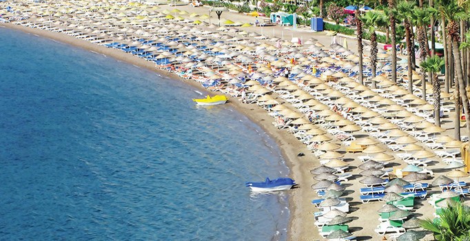 Vatandaş resmi kararı beklemedi, tatilciler rezervasyonu yaptırdı