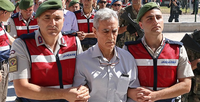 FETÖ çatı davasında Akın Öztürk dahil 17 sanığa 141 kez ağırlaştırılmış müebbet