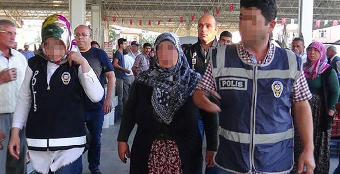 'ByLock' şüphelisi kadın semt pazarında böyle yakalandı